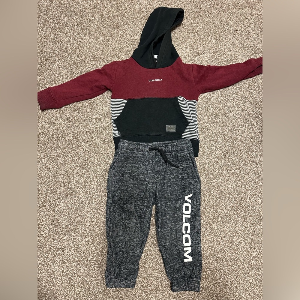 Volcom 2T matching sweatsuit
